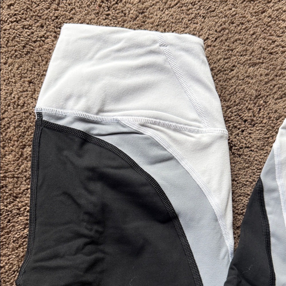 Victoria sport colorblock Black and White Leggings - Picture 2 of 6